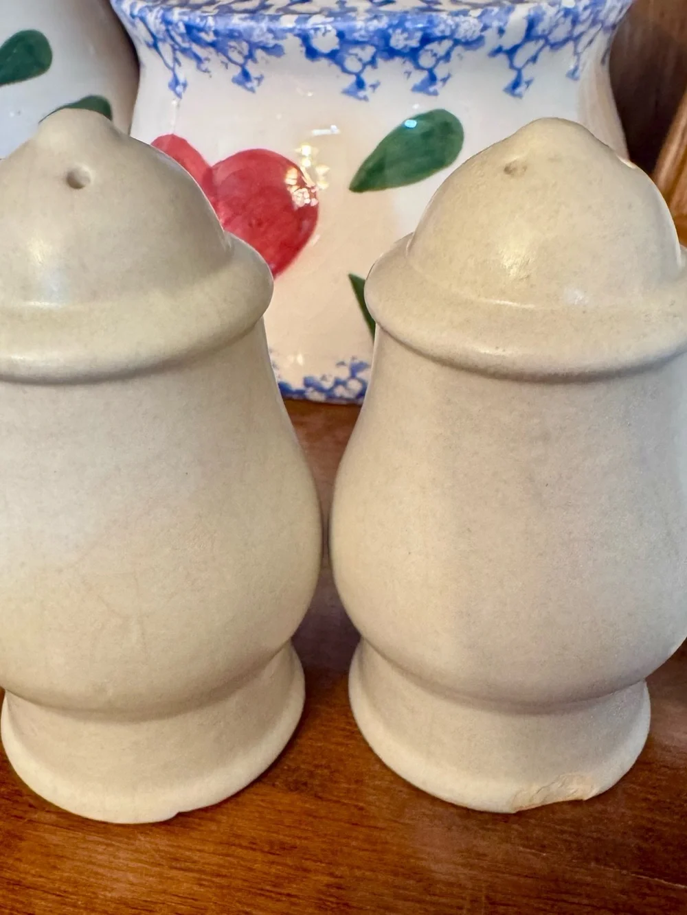 Vintage Pfaltzgraff Yorktowne salt and pepper shaker